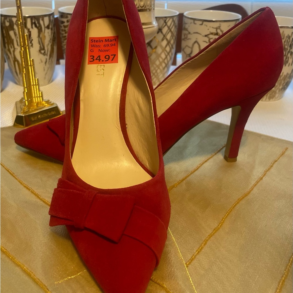 New Nine West Pump